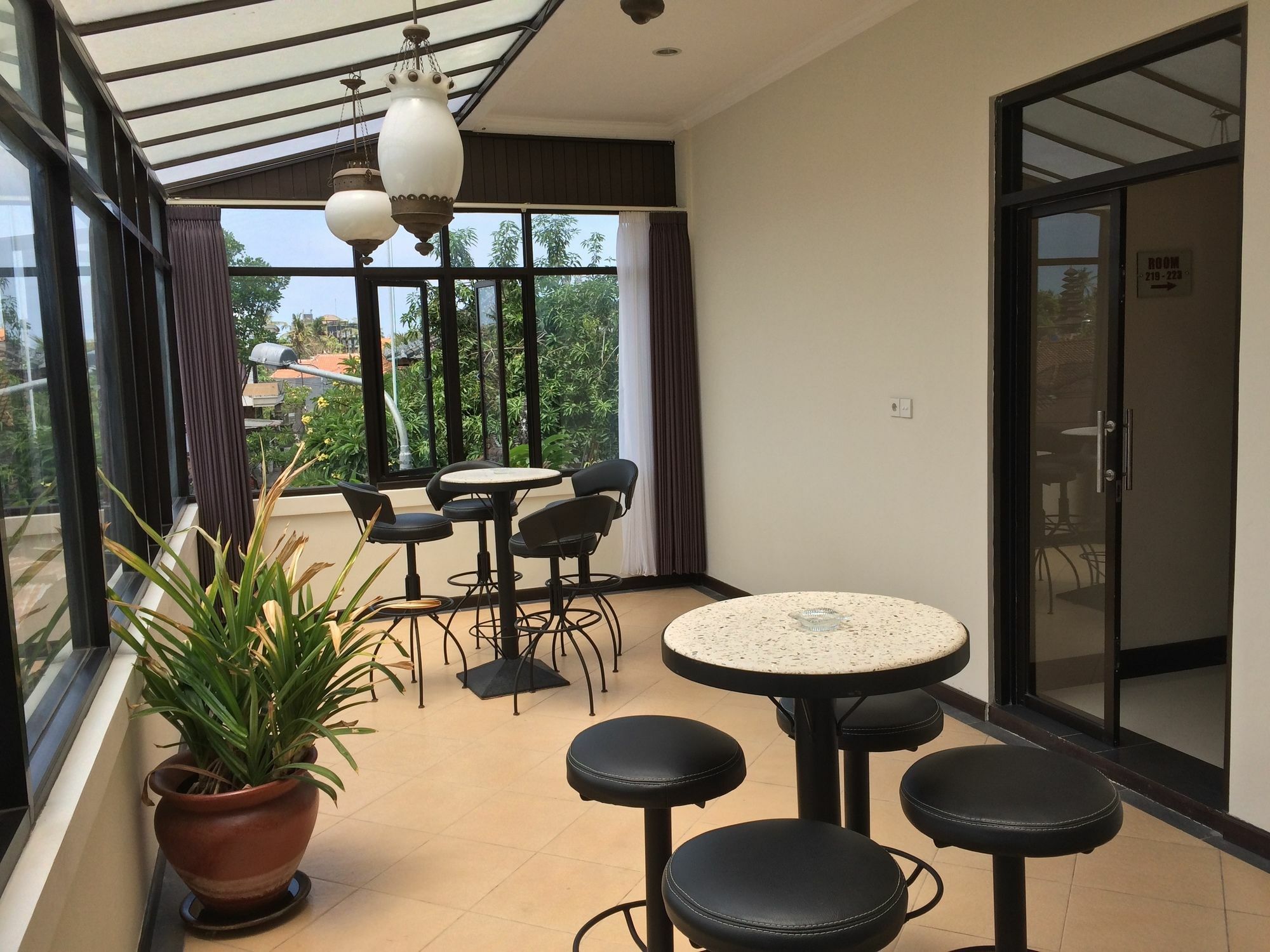 Maxi Hotel Kedonganan Jimbaran Dış mekan fotoğraf